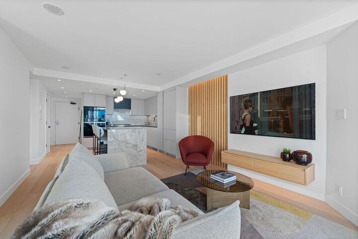 Photo de la propriété: 583 Beach Crescent 2607 BC V6Z 3E6