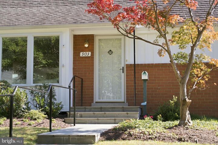 Property Photo:  903 Peele Place  VA 22304 