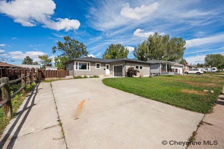 Property Photo: 4310 E 7th St WY 82001