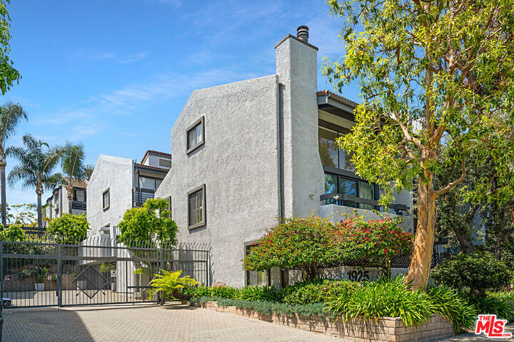 Property Photo:  1925 S Beverly Glen Blvd, Unit 40  CA 90025 