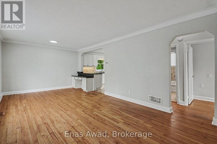 Property Photo:  23 Meadowlands Drive West  ON K2G 2R3 