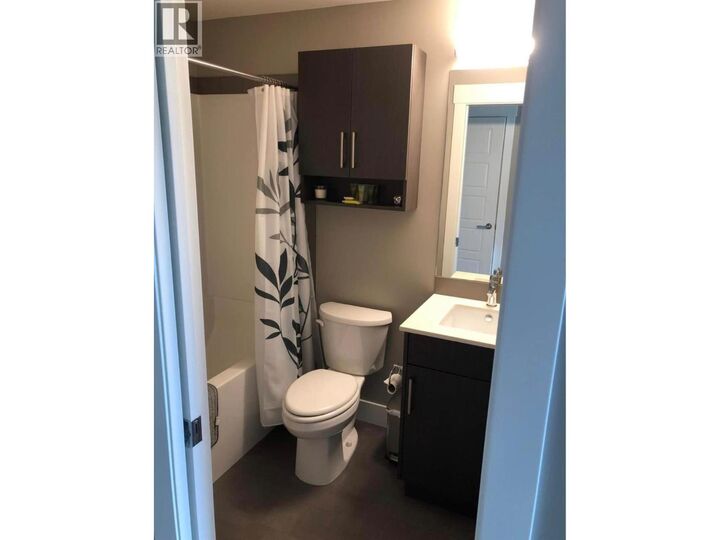 Property Photo: 925 Leon Avenue 408 BC V1Y 0E5