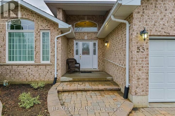 Property Photo:  33 Ashwood Crescent  ON K7R 3L1 