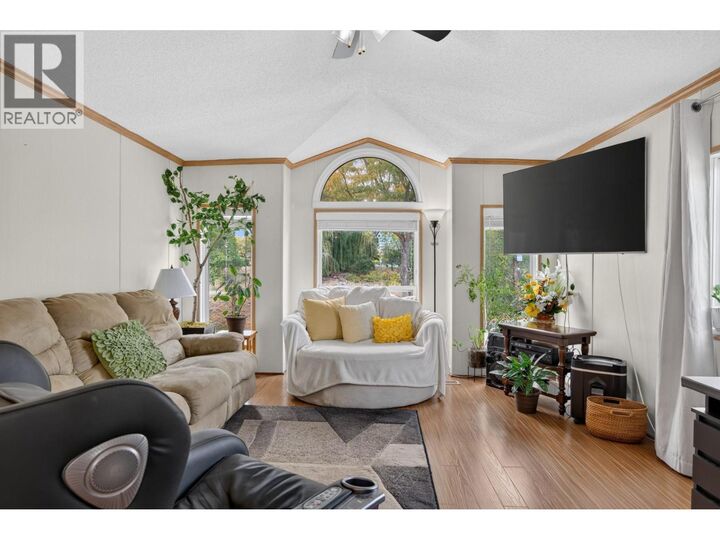 Property Photo:  9 Van Dyke Street 9V  BC V2B 4G2 