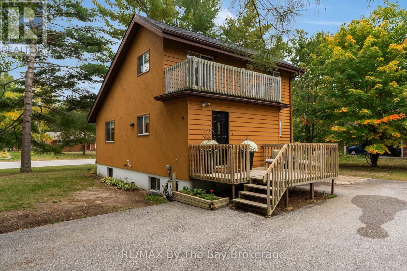 Property Photo:  9 Islandview Crescent  ON L9Z 2V6 