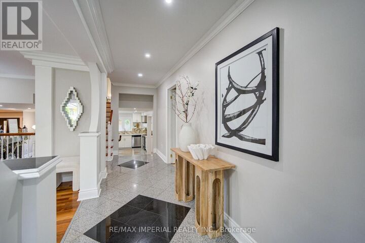 Property Photo:  19 Penwick Crescent  ON L4C 5B3 