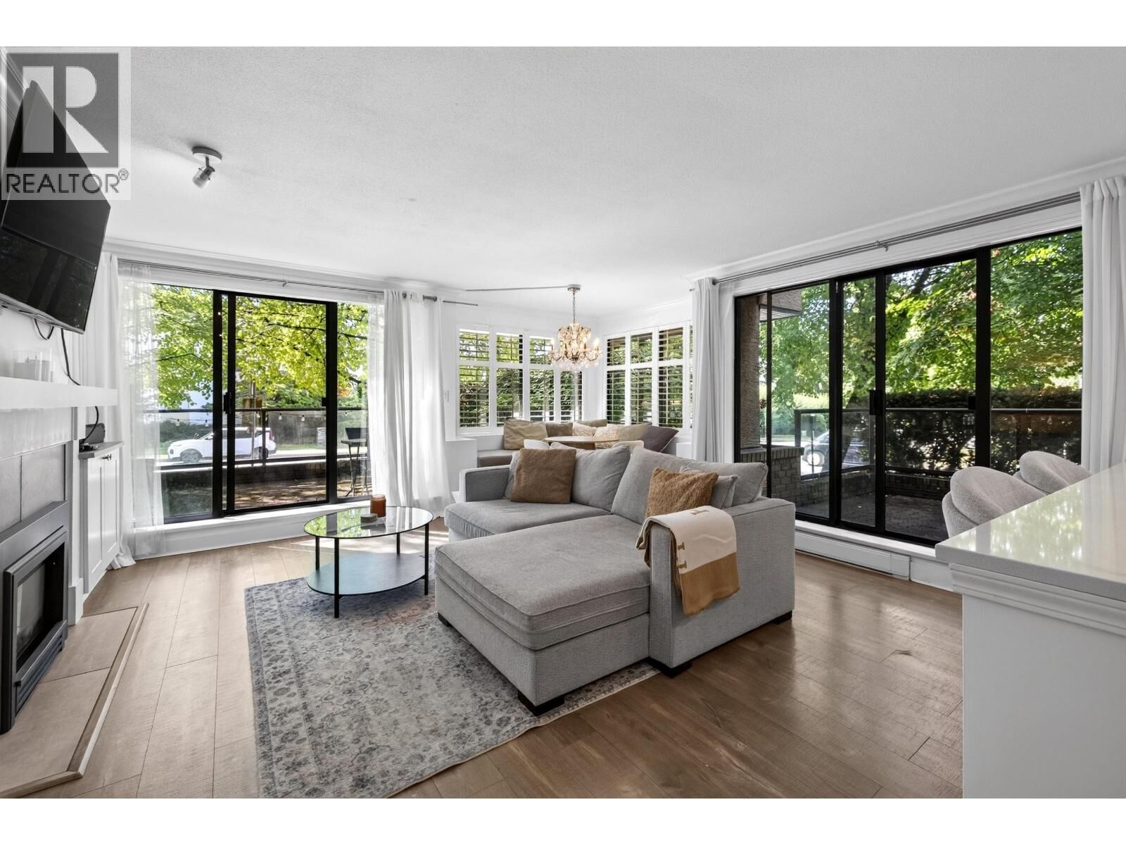 Property Photo:  1702 Chesterfield Avenue 101  BC V7M 2P1 