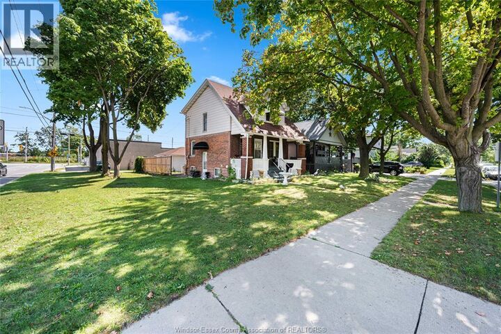 Property Photo:  908 Oak Street  ON N9A 5G2 