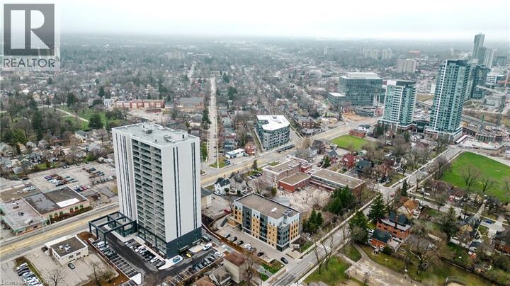 Property Photo:  741 King Street West 1412  ON N2G 0E9 