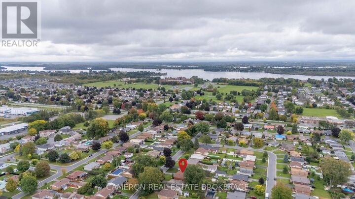 Property Photo:  421 Beach Avenue  ON K6H 5P3 