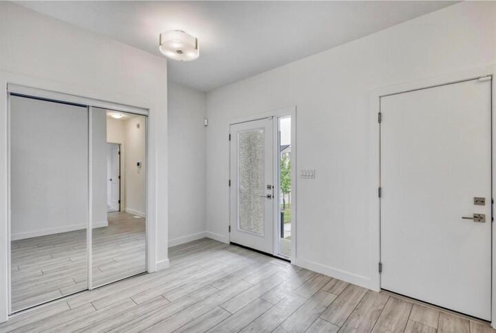 Property Photo: 811 Ken Oblik Crescent MB R2V 5L5