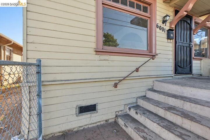 Property Photo:  6001 Holway St  CA 94621 