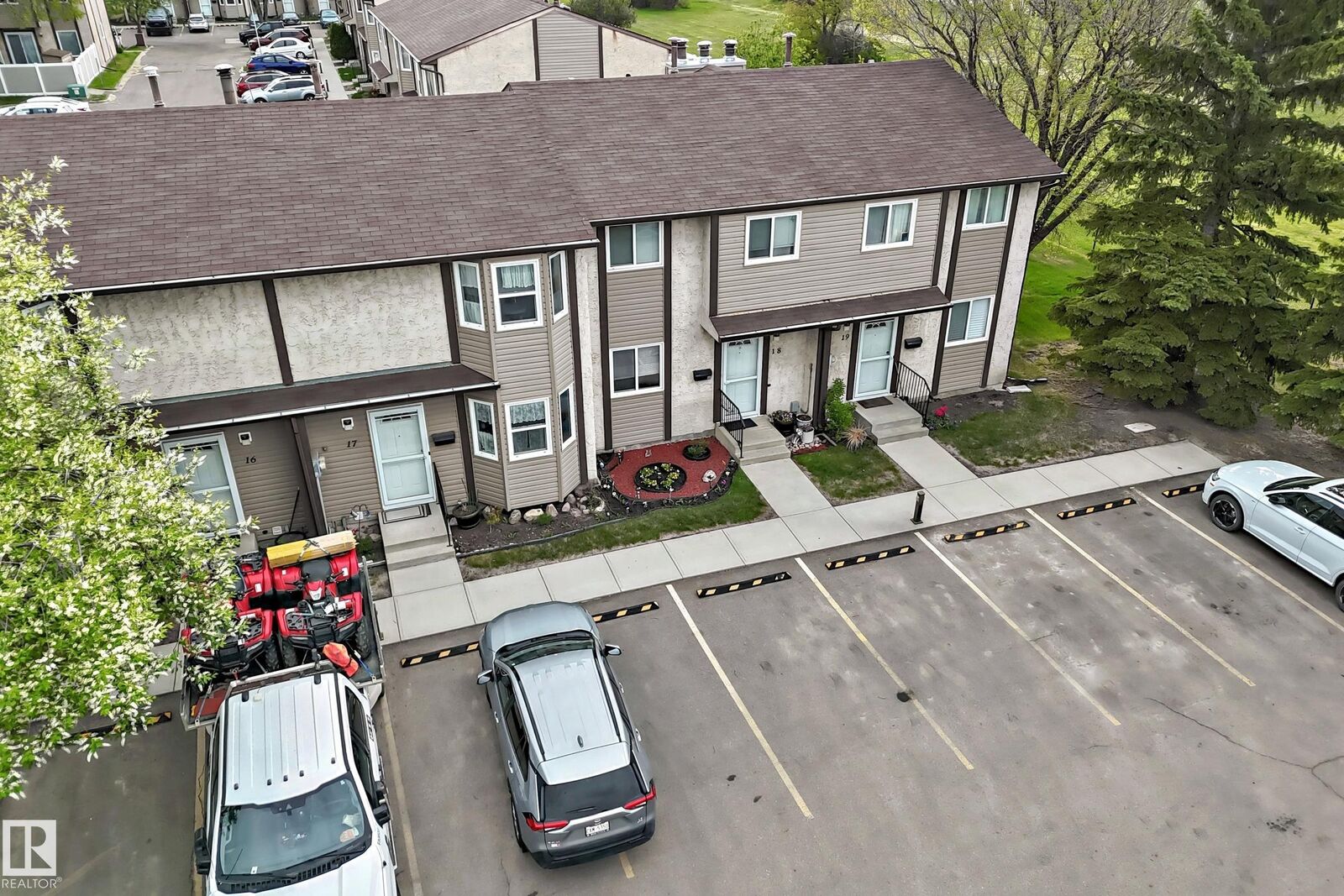 Property Photo:  10453 20 Avenue NW 18  AB T6J 5A1 
