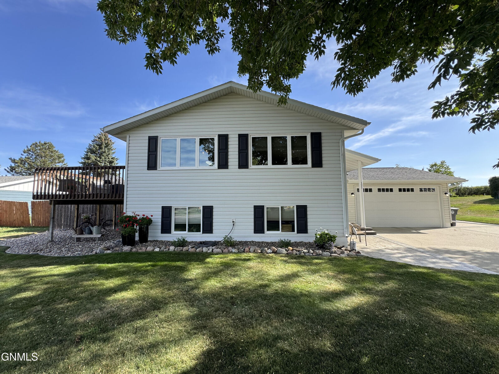 Property Photo:  121 Renner Road  ND 58577 