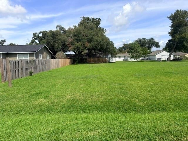 Property Photo: 506 Hinken Street TX 77531