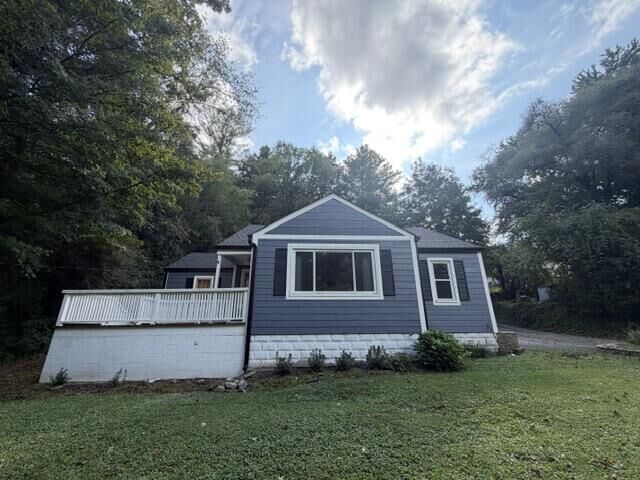 Property Photo:  320 Cypress Street  KY 40977 