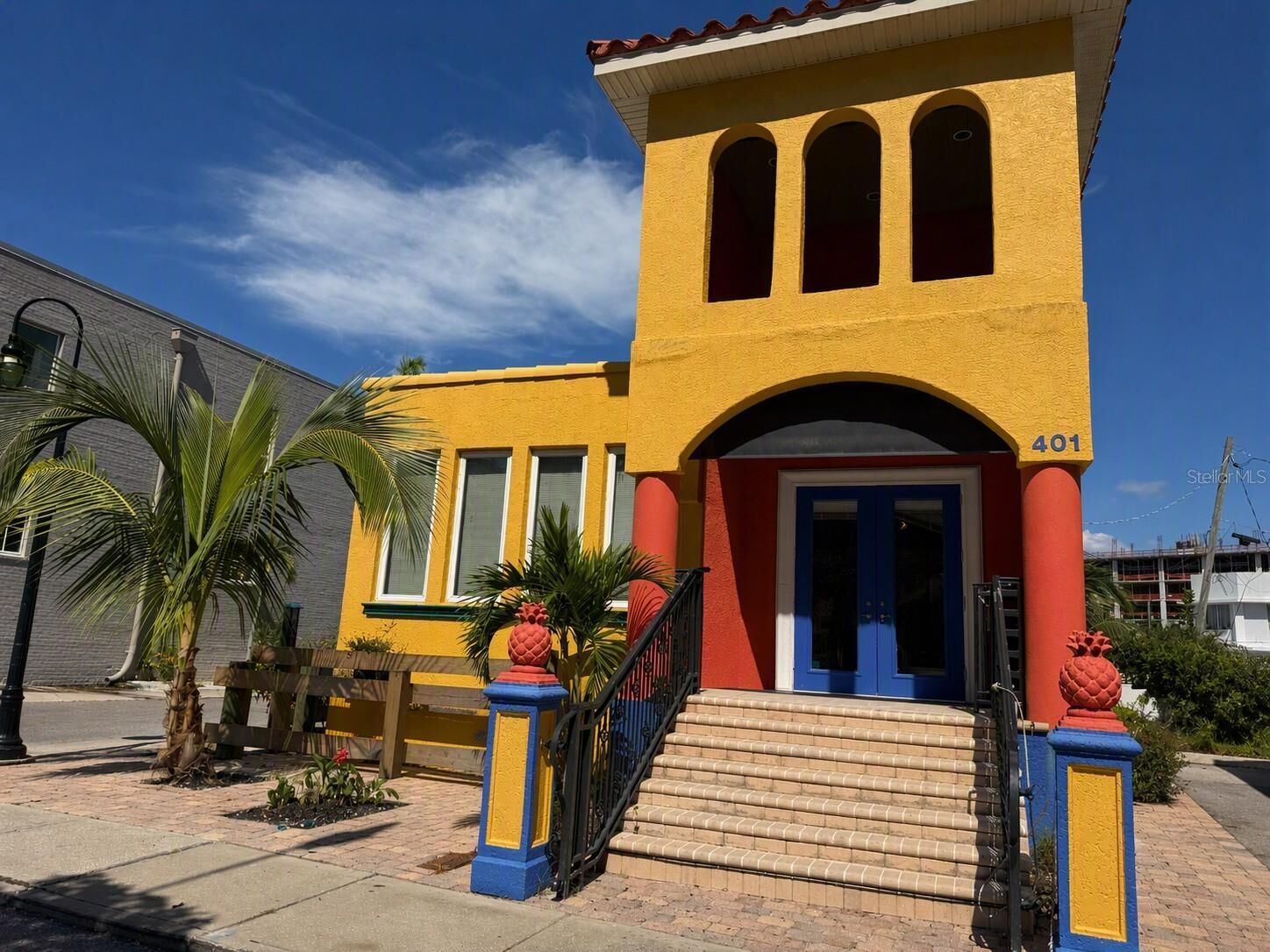 Property Photo: 401 Burns Court FL 34236