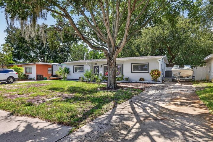 Property Photo:  715 W Bayshore Drive  FL 34689 