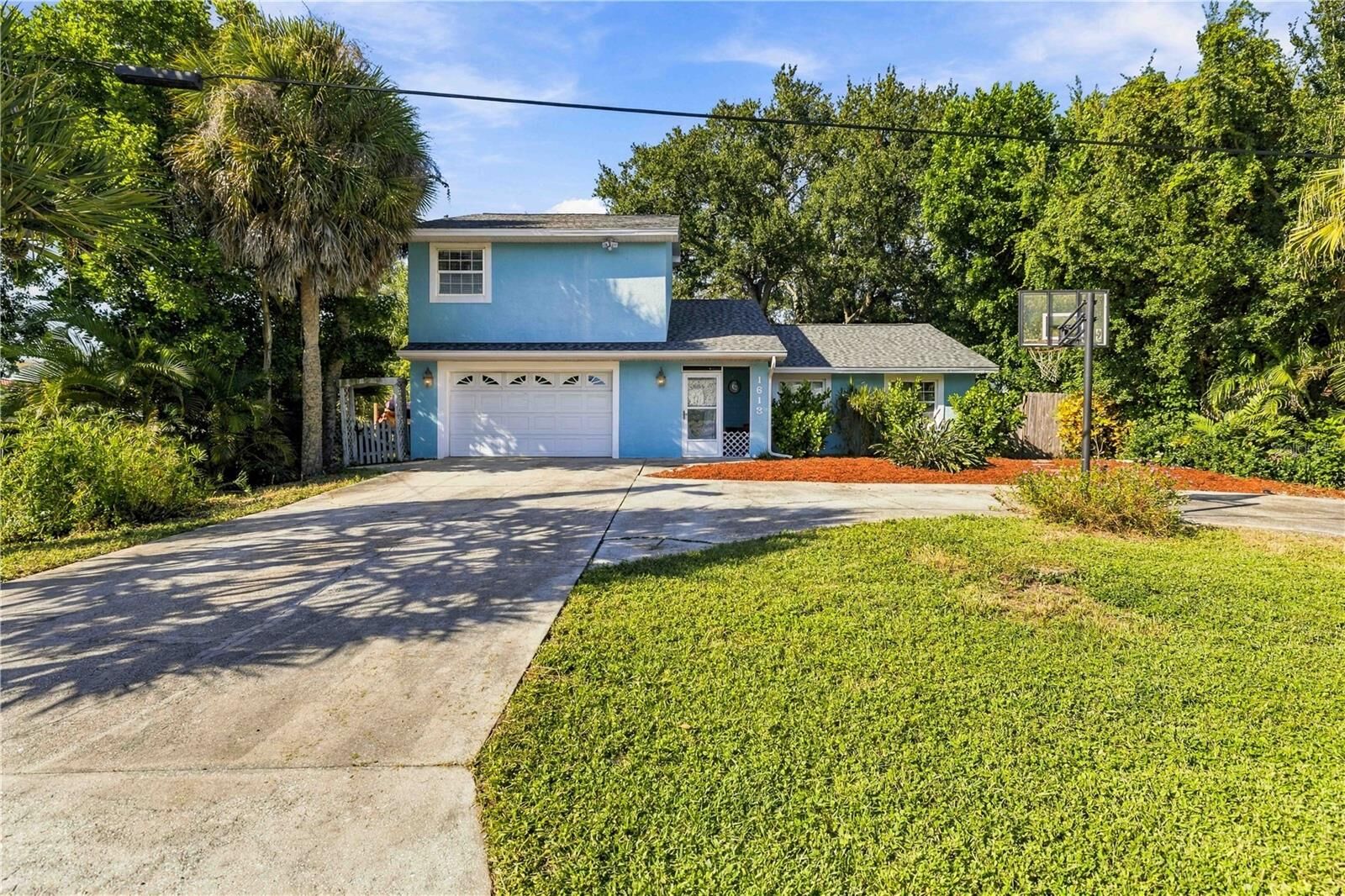 Property Photo:  1613 Wharf Road  FL 34231 