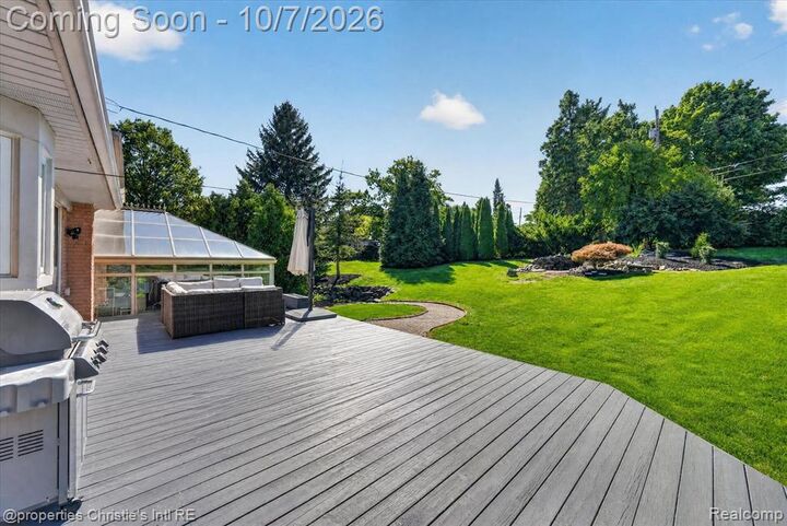 Property Photo: 249 W Hurst Drive MI 48098 1833