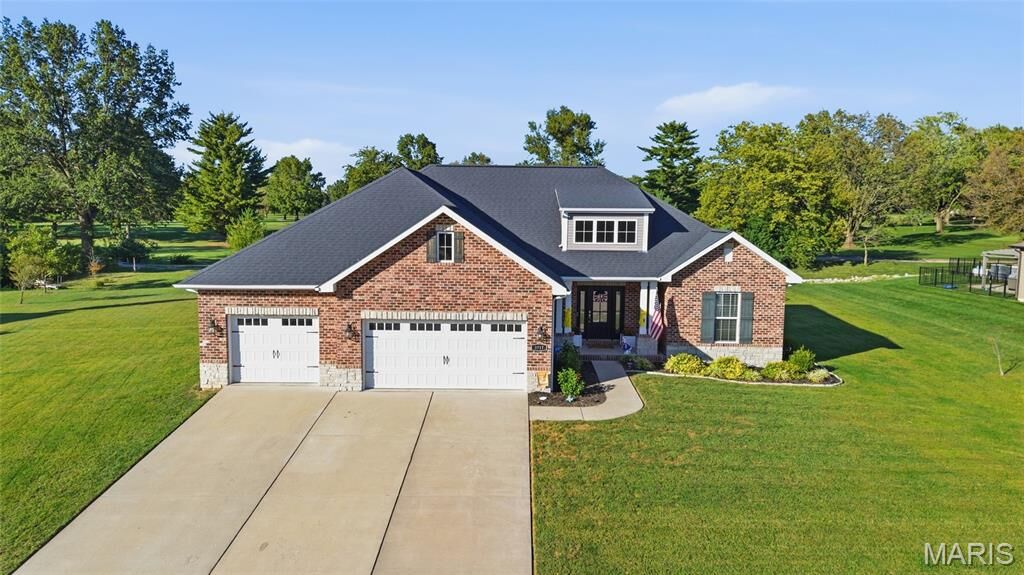 Property Photo:  3717 Golfview Circle  IL 62221 