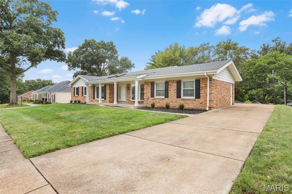Property Photo:  214 Glen Cove Drive  MO 63017 