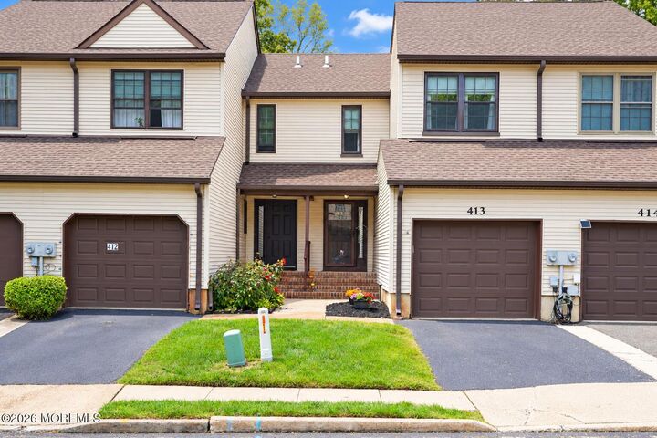 Property Photo:  413 Oak Knoll Drive  NJ 07726 