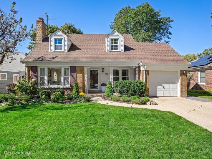 Property Photo:  832 Sherwood Road  IL 60526 