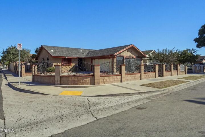 Property Photo:  1819 La Puerta Avenue  CA 93030 