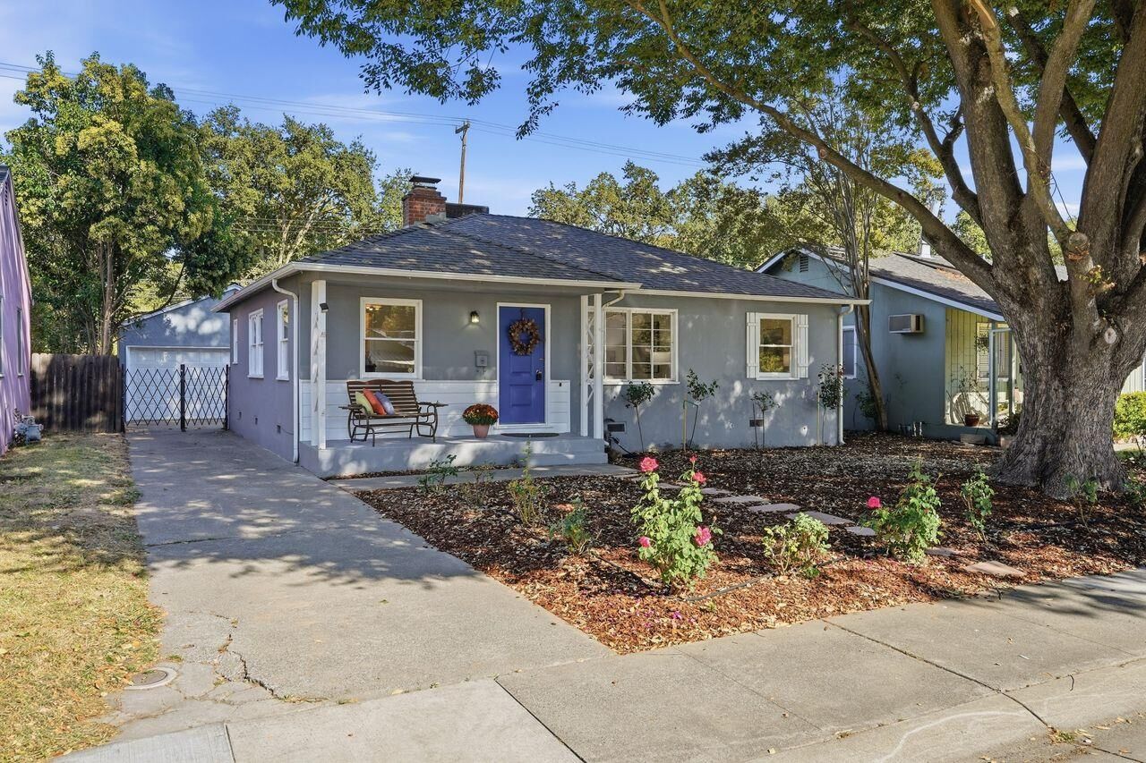 Property Photo:  1135 Darnel Way  CA 95822 