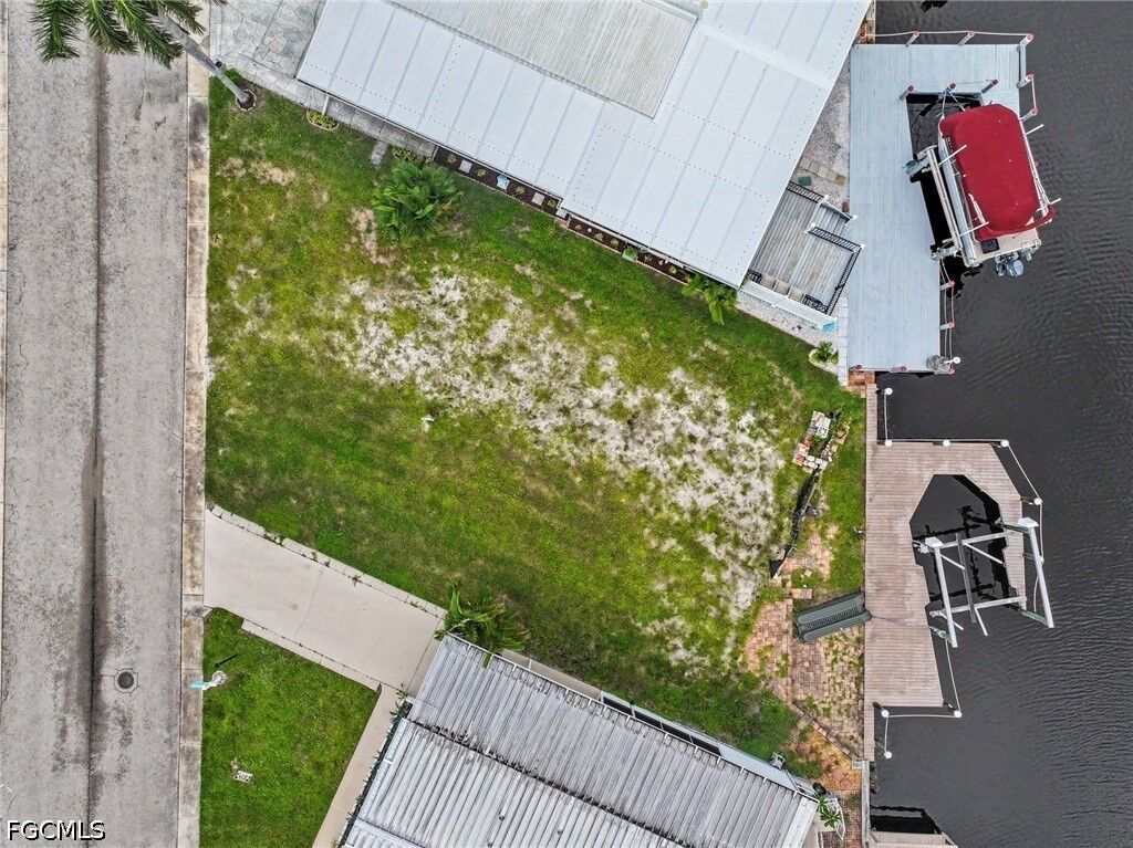 Property Photo: 17781 Eglantine Lane FL 33931
