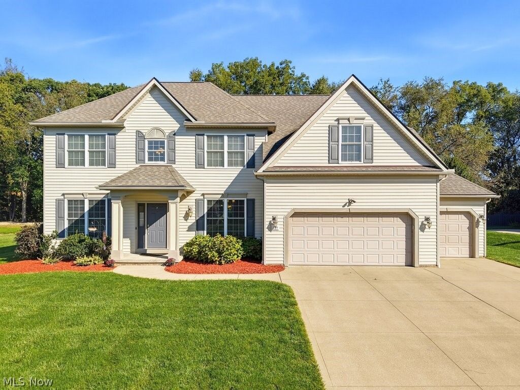 Property Photo:  2200 Hunting Valley Lane  OH 44241 