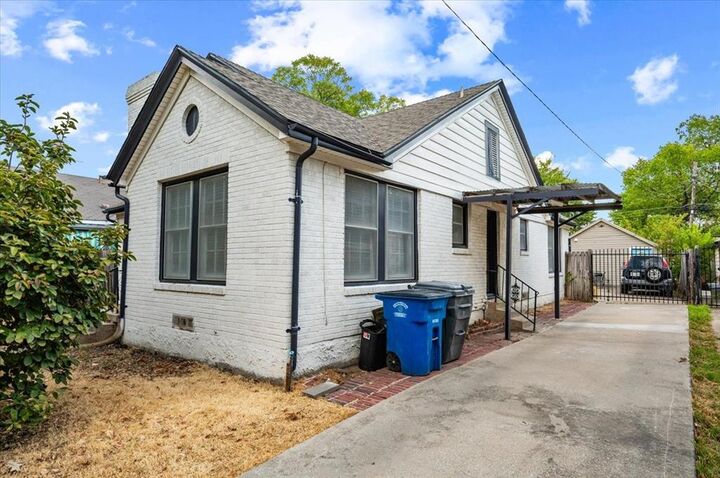 Property Photo:  2614 Roanoke Avenue  TX 75235 