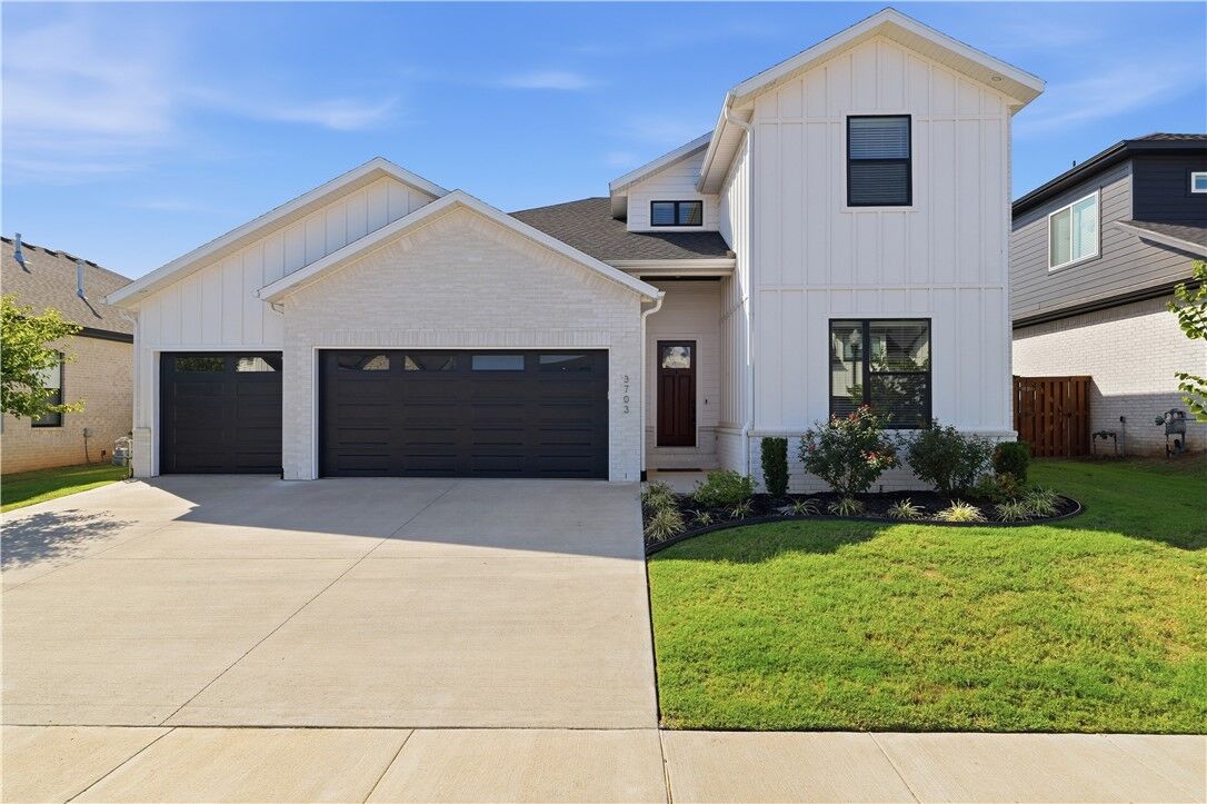 Property Photo: 3703 SW Radiance Avenue AR 72713