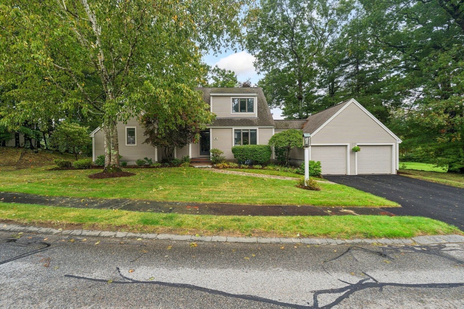 Property Photo: 4 Cleek Court 4 MA 01864