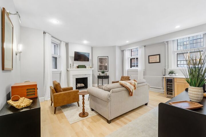 Property Photo:  135 Marlborough 2  MA 02116 