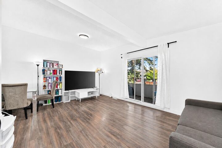 Property Photo:  5608 Pensacola Crescent SE  AB T2A 2G6 