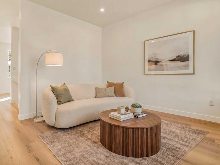 Property Photo:  1521 17 Street S  AB T1K 0W9 