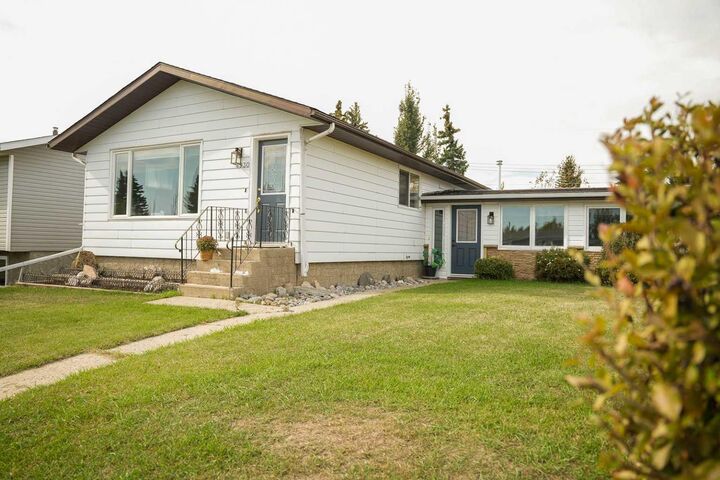 Property Photo:  4930 47 Street  AB T0B 2L0 