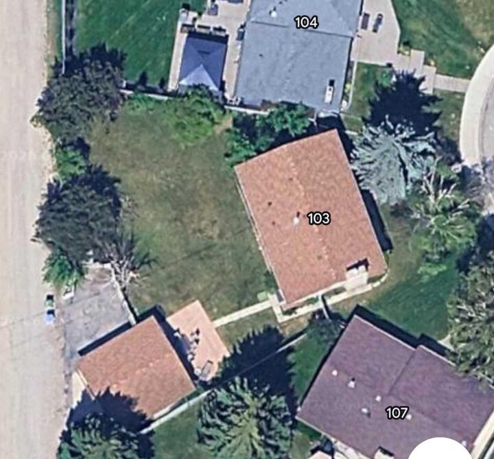 Property Photo:  103 Huntcroft Place NE  AB T2K 4E6 