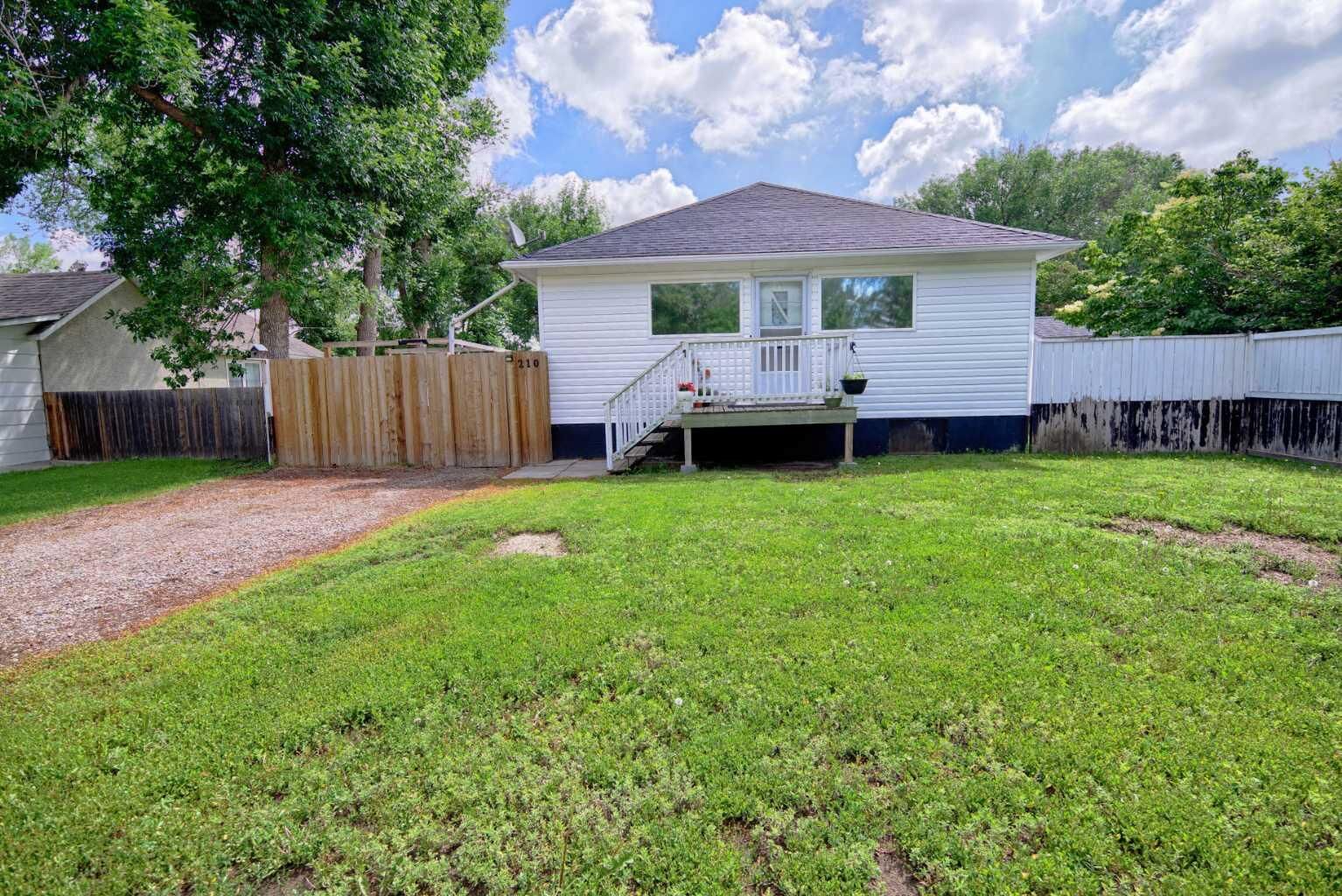 Property Photo:  210 7 Street N  AB T0K 2K0 