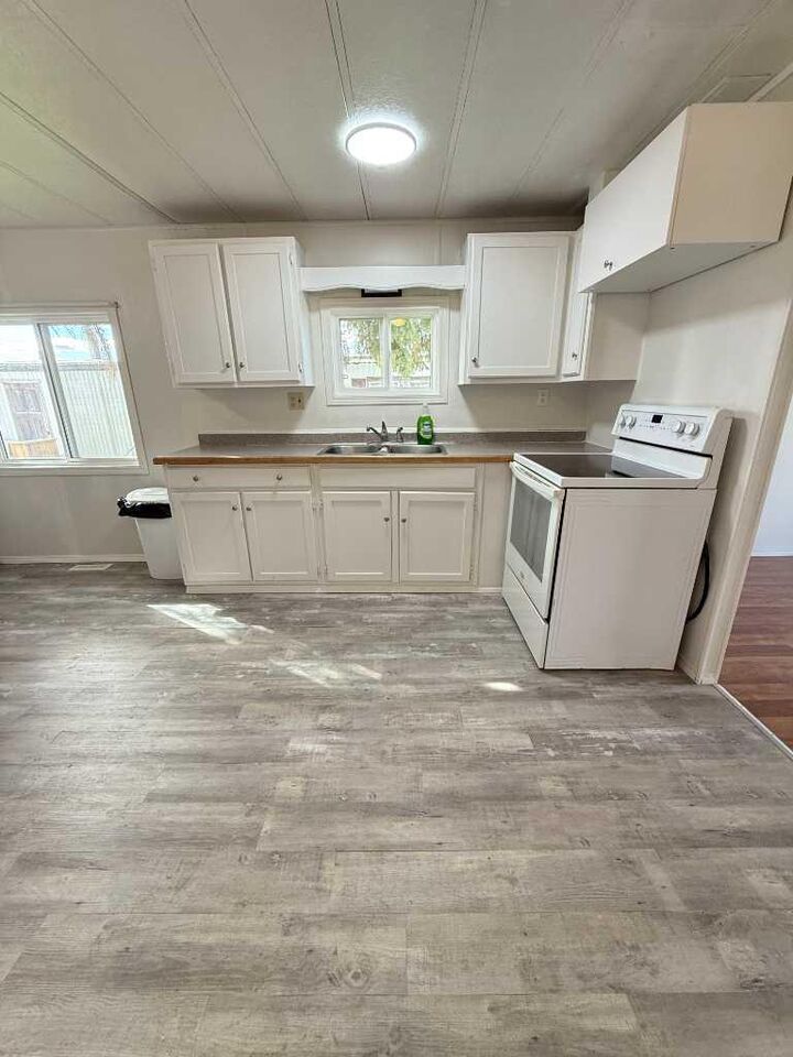 Property Photo:  10 Kaybob Trailer Crt  AB T0H 1P0 