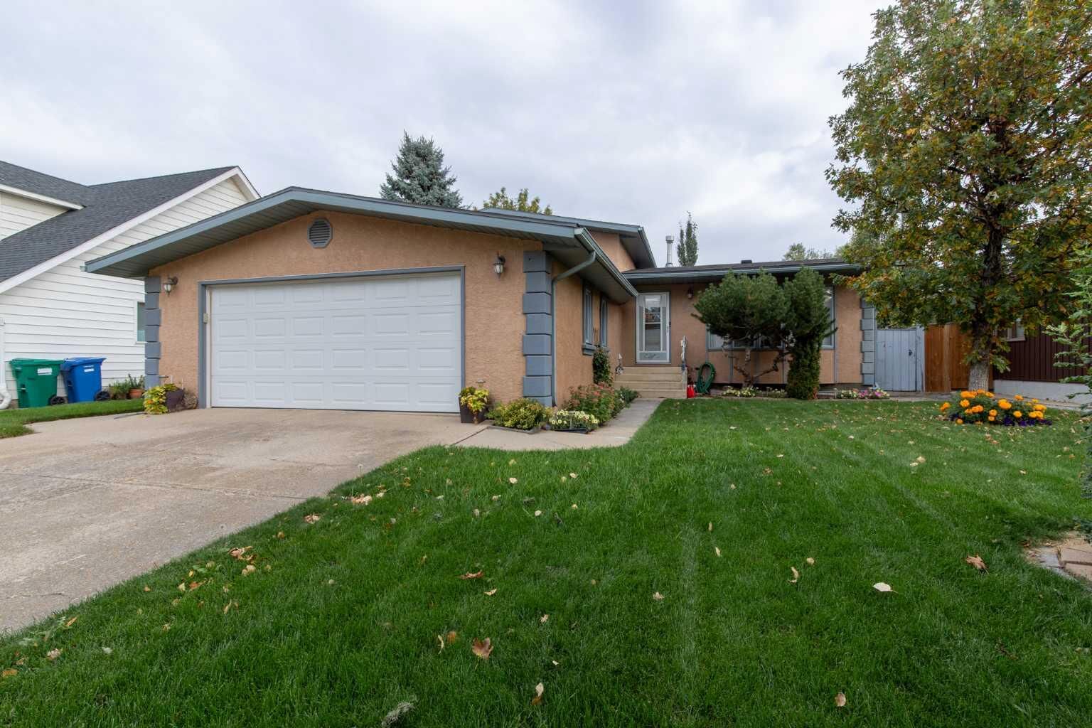 Property Photo:  3905 23 Avenue S  AB T1K 3T5 