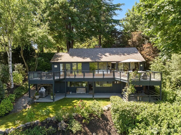 Property Photo:  602  Upland Road  WA 98039 