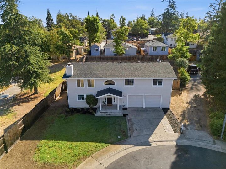 Property Photo: 305 Castle Court CA 95678