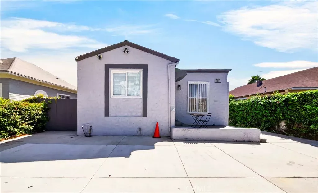 Property Photo:  1302 W 35th  CA 90007 