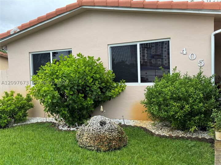 Property Photo:  405 SW 106th Ave  FL 33174 