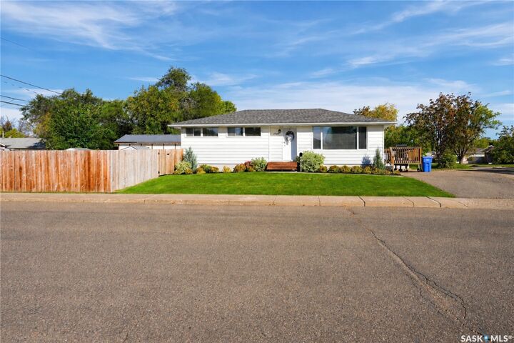 Property Photo:  1701 92nd Street  SK S9A 0B3 