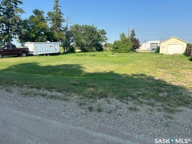 Property Photo:  100 And 102 Edward Street  SK S0K 3L0 