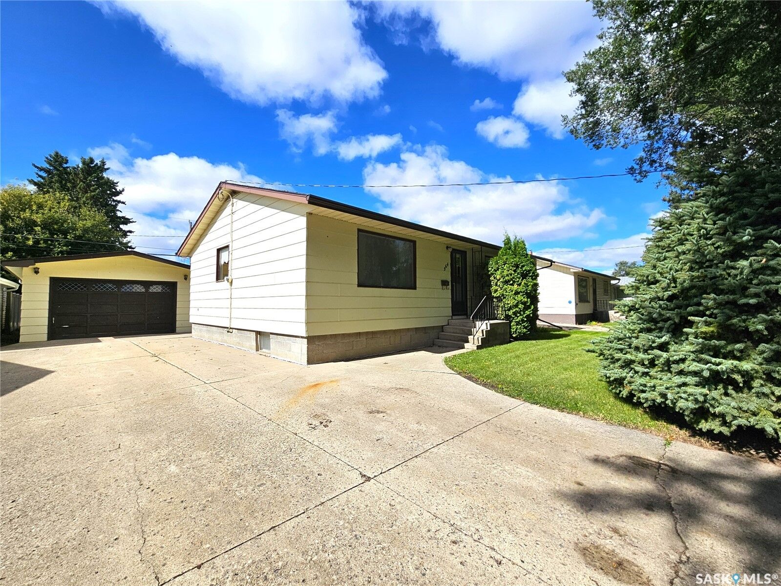 Property Photo:  364 First Avenue N  SK S3N 1K8 